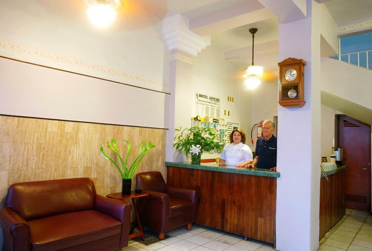Hotel Janeiro Guadalajara Extérieur photo